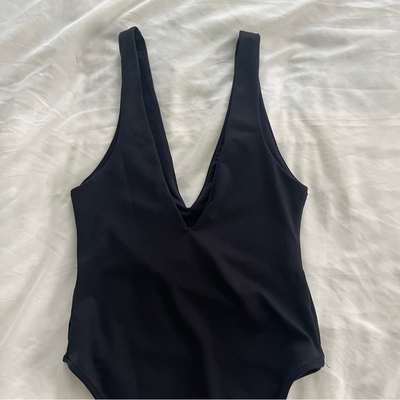 Zara Deep V Neck Bodysuit - Picture 4 of 7